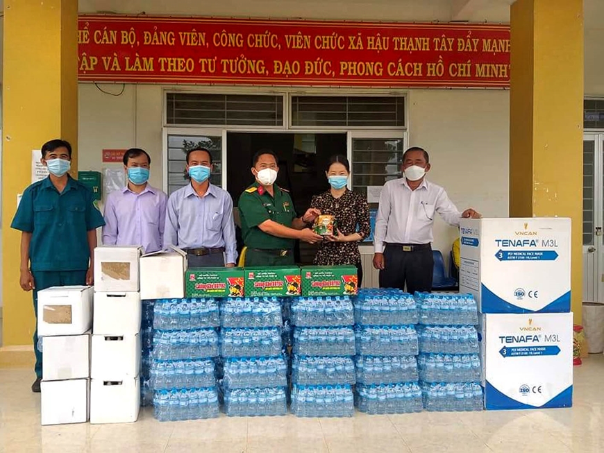 Chăm lo người dân và lực lượng nơi tuyến đầu chống dịch